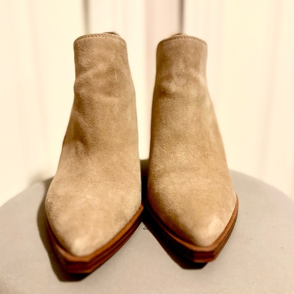 Vince Camuto
Suede Ankle pointed booties - Picture 8 of 8
